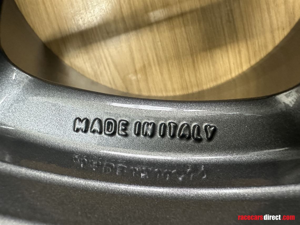 new-11-x-18-competition-centre-lock-wheelsset