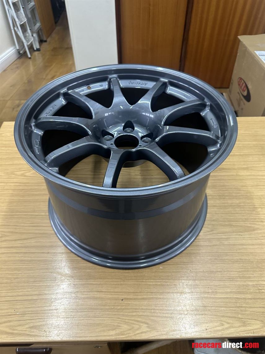 new-11-x-18-competition-centre-lock-wheelsset