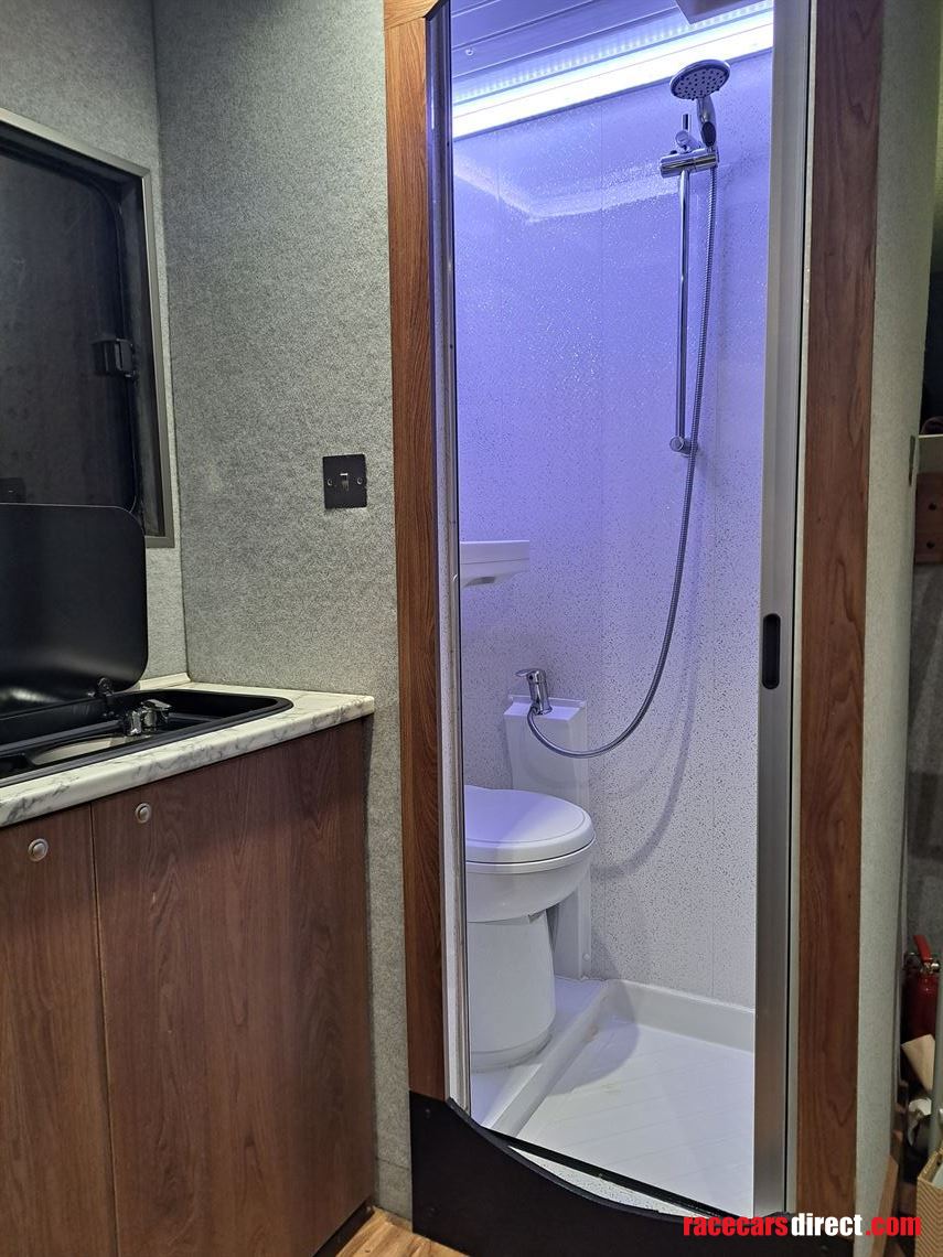 mercedes-atego-race-truck