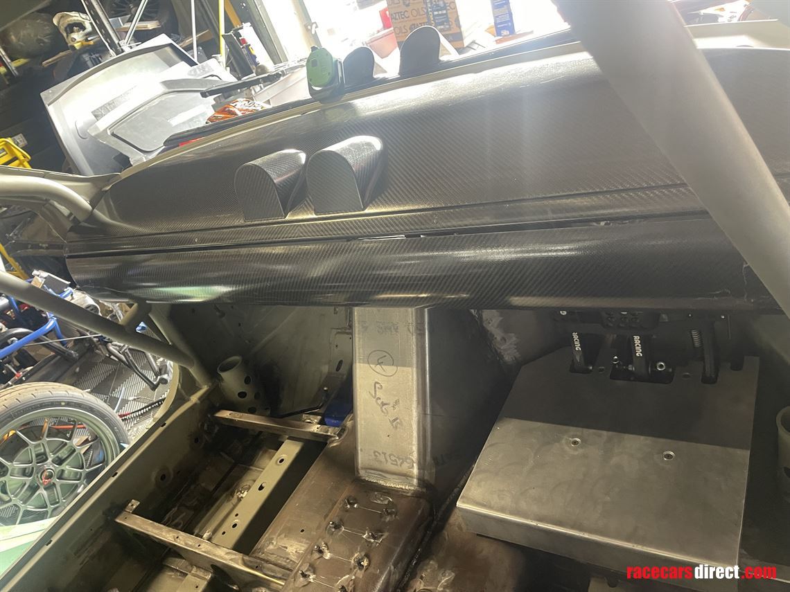 nissan-gt3-carbon-dashboard