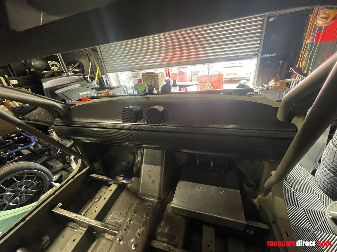 nissan-gt3-carbon-dashboard