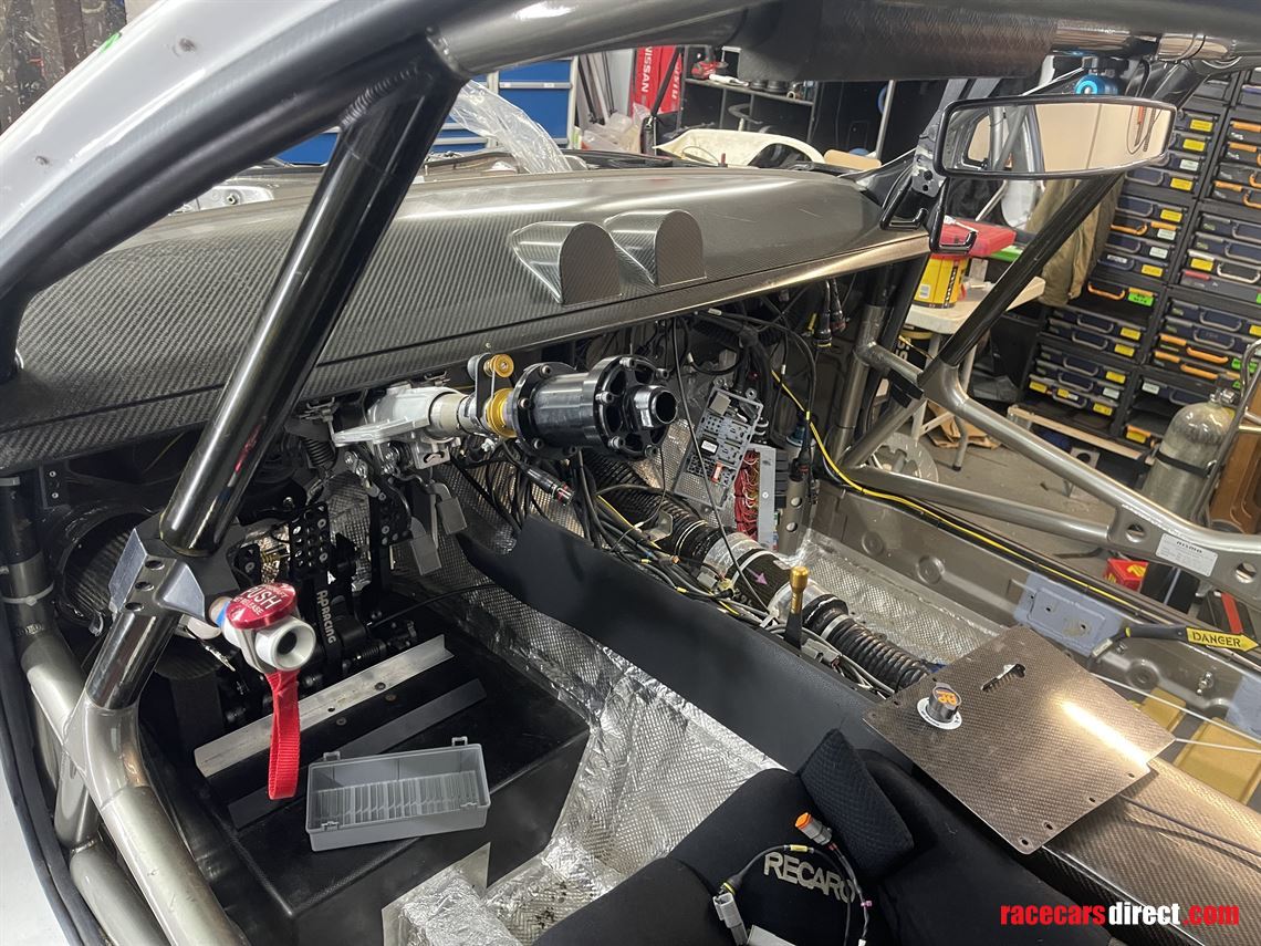 nissan-gt3-carbon-dashboard