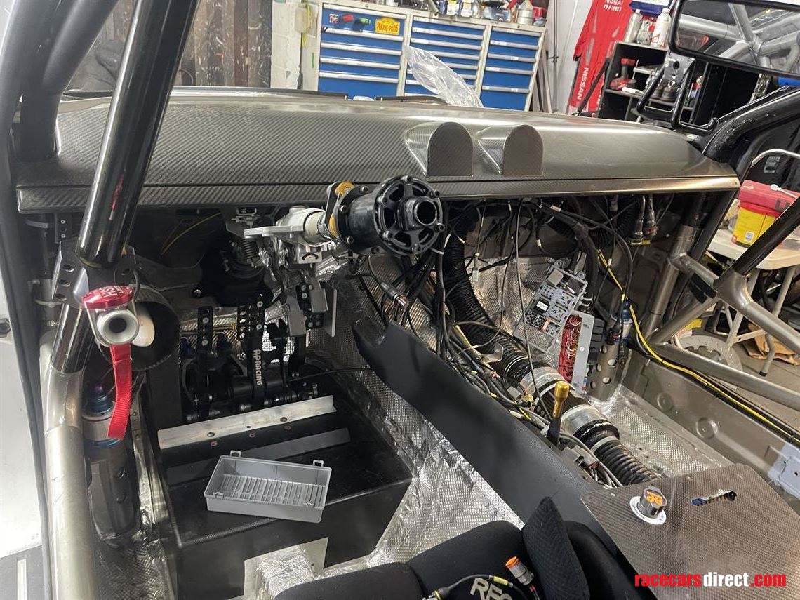 nissan-gt3-carbon-dashboard