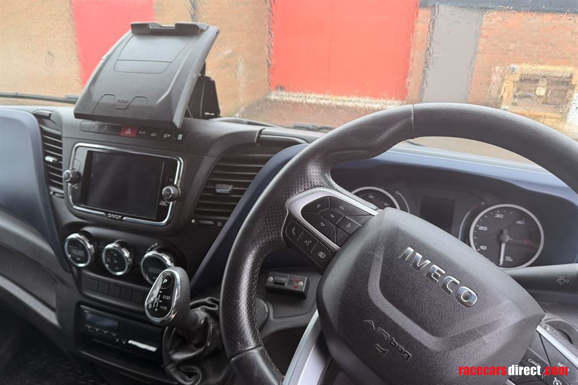 iveco-daily-race-transporter