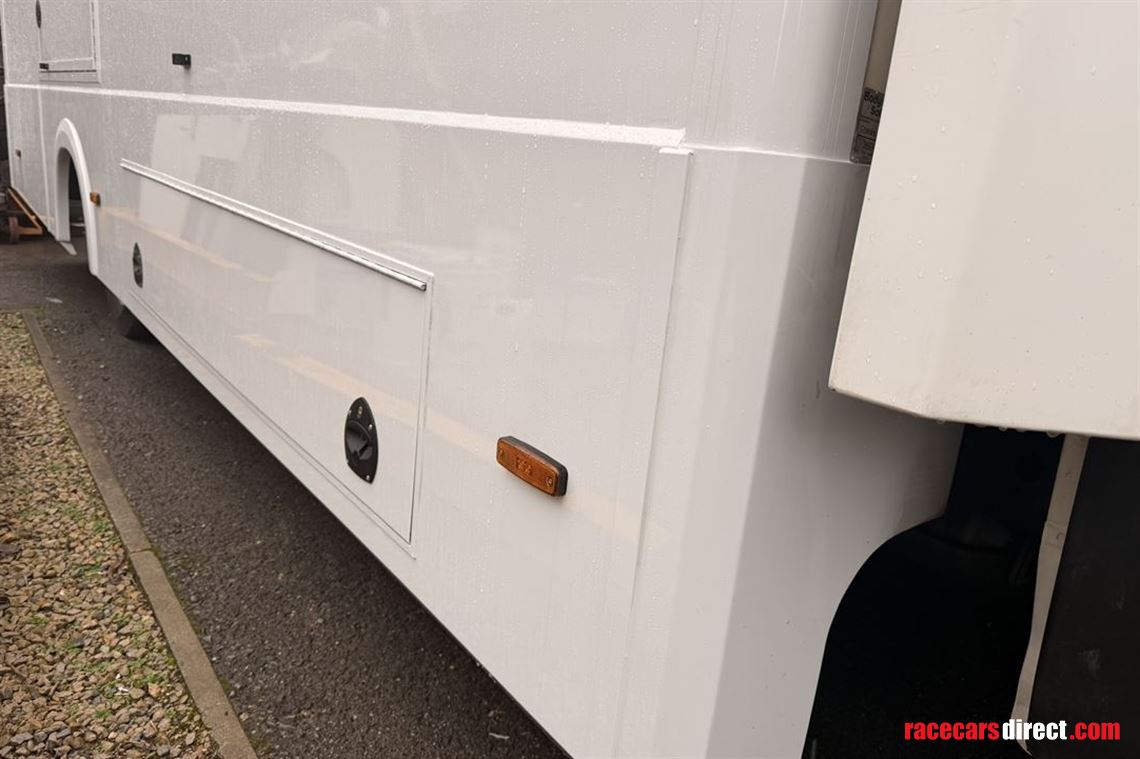 iveco-daily-race-transporter