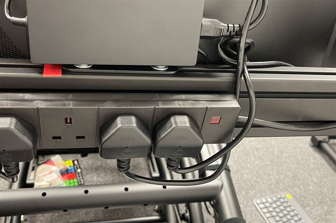 race-simulator-cooler-master-dyn-x-rig-cooler