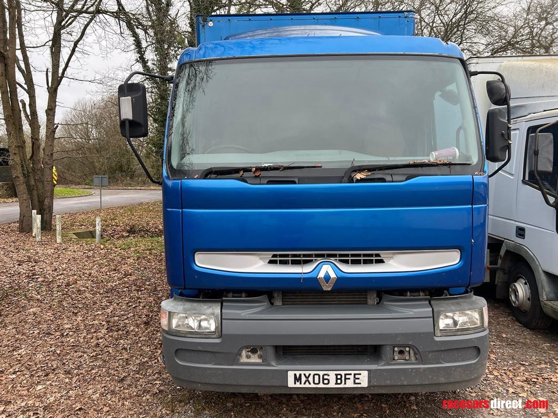 renault-13-tonne-transport-lorry-with-tail-li