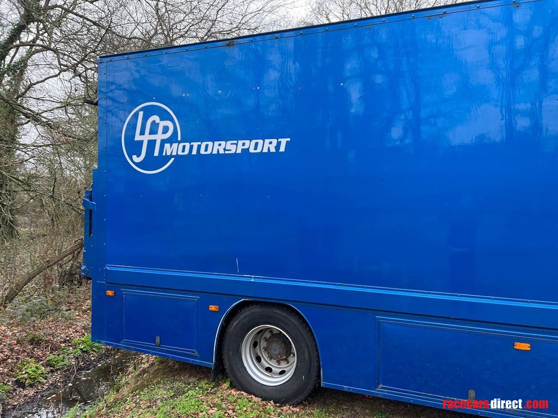 renault-13-tonne-transport-lorry-with-tail-li