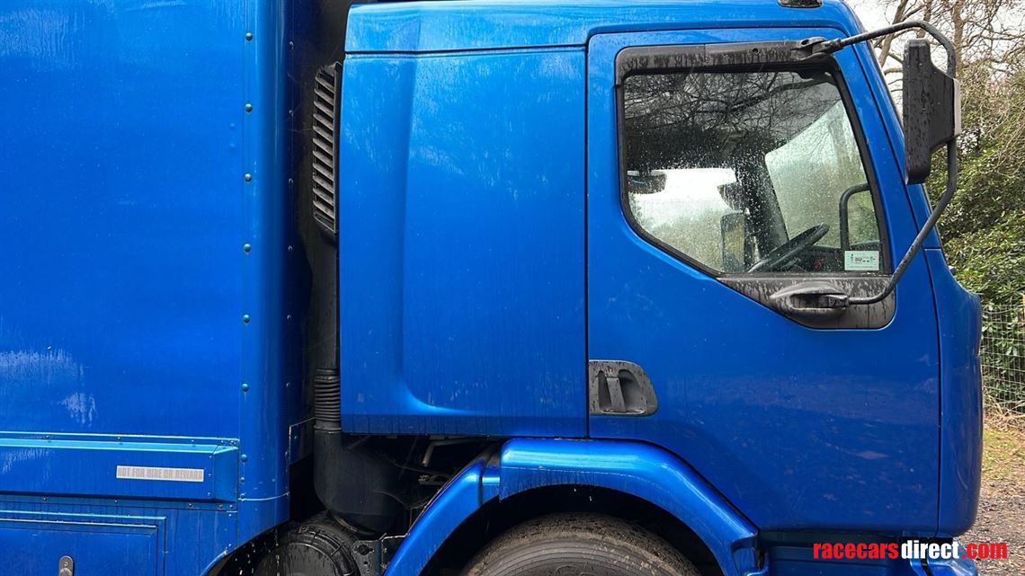 renault-13-tonne-transport-lorry-with-tail-li