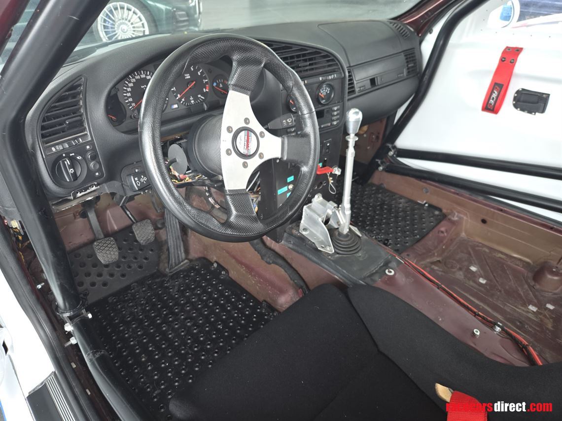 3-race-cars-1x-bmw-m3-e36-trailer-2x-bmw-328i