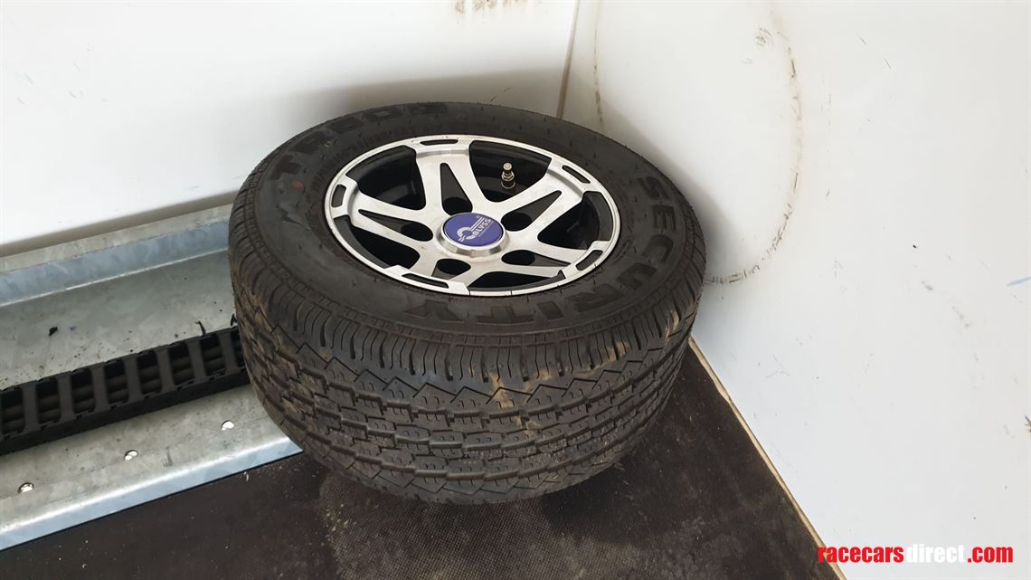 3-race-cars-1x-bmw-m3-e36-trailer-2x-bmw-328i