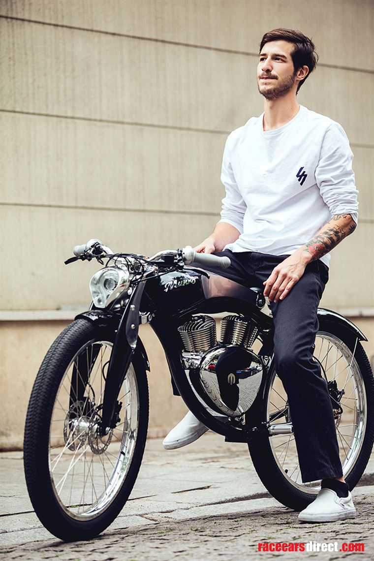 munro-electric-bike---ultimate-pit-paddock-tr