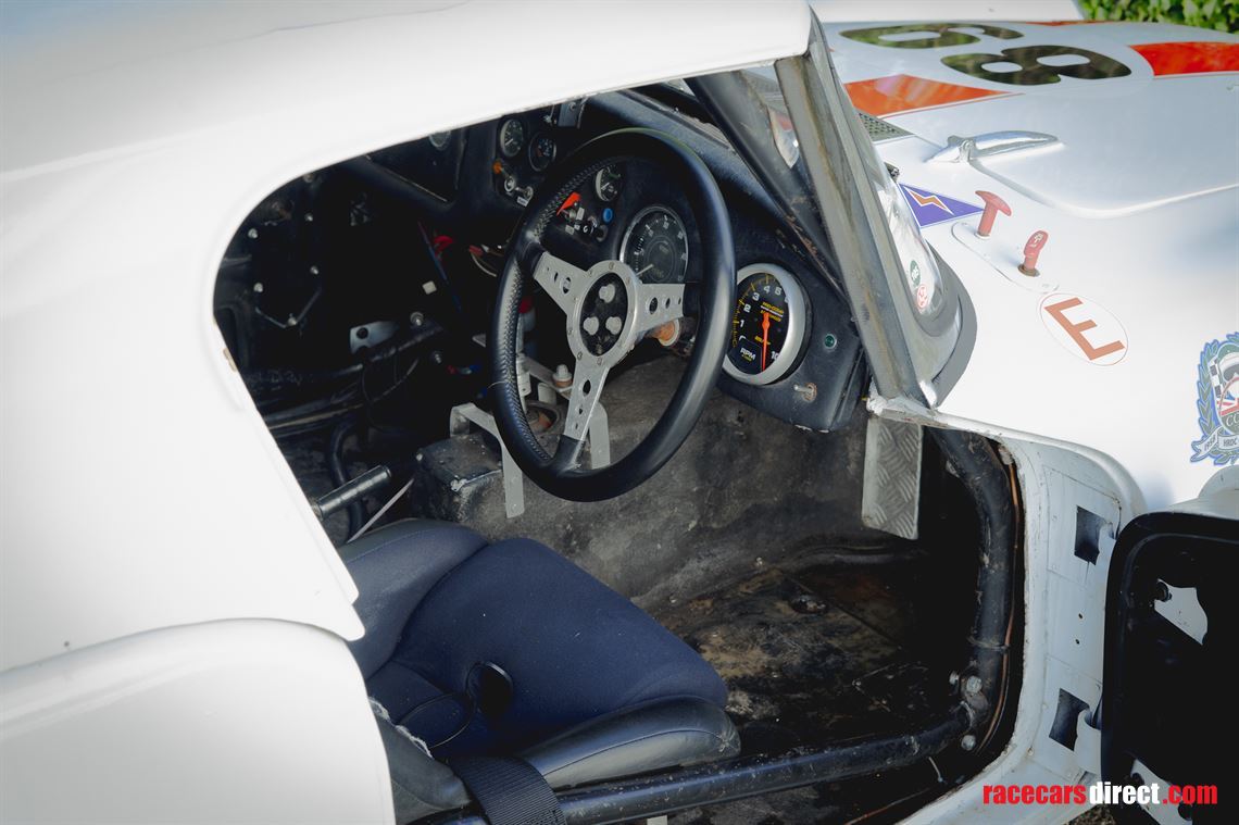 1961-daimler-sp250-dart-v8-roadster-with-hard