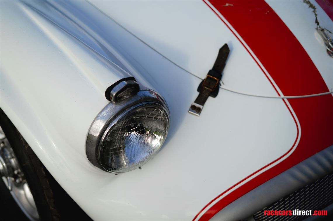 1961-daimler-sp250-dart-v8-roadster-with-hard