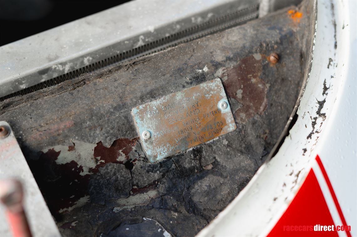 1961-daimler-sp250-dart-v8-roadster-with-hard