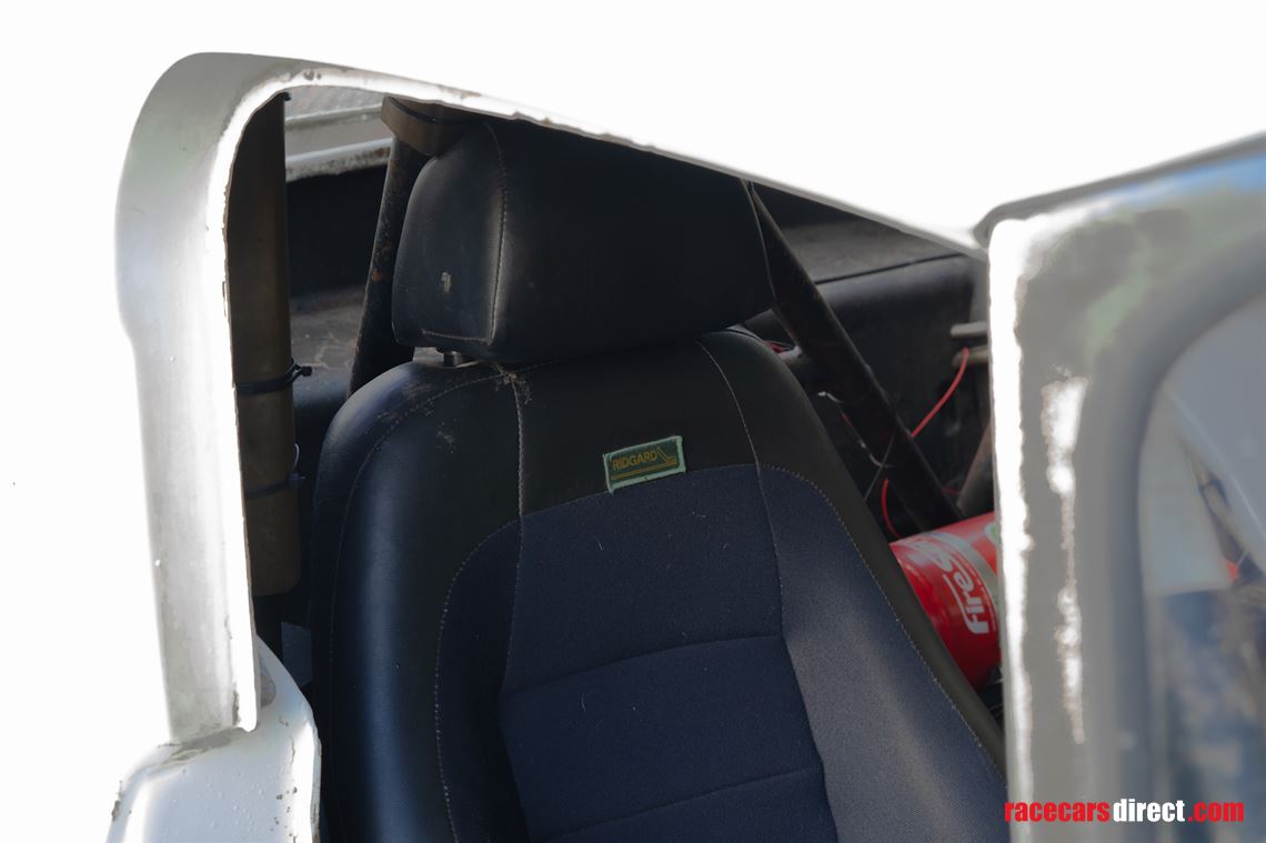 1961-daimler-sp250-dart-v8-roadster-with-hard