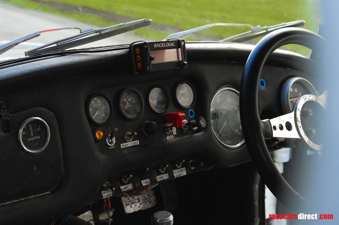 1961-daimler-sp250-dart-v8-roadster-with-hard