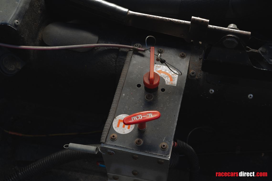 1961-daimler-sp250-dart-v8-roadster-with-hard