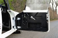 1961-daimler-sp250-dart-v8-roadster-with-hard