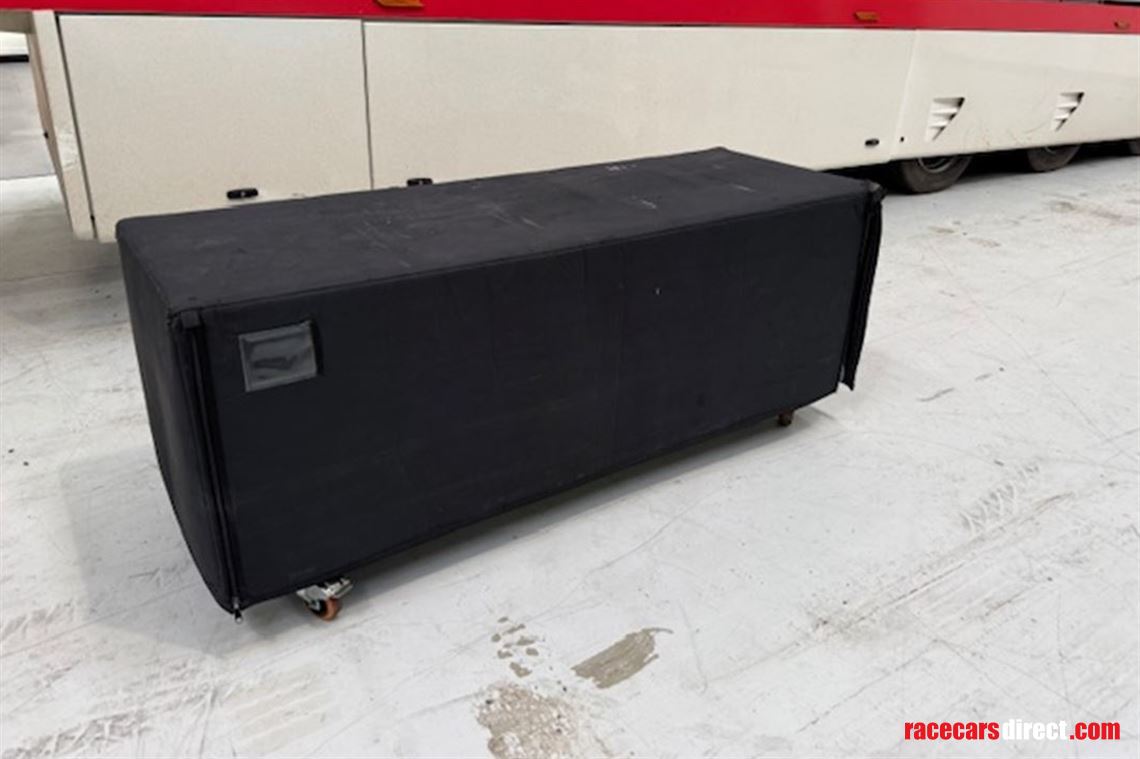 data-station-with-6-screens