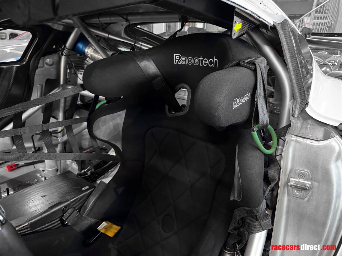 aston-martin-vantage-amr-gt4-17a---tva-appare