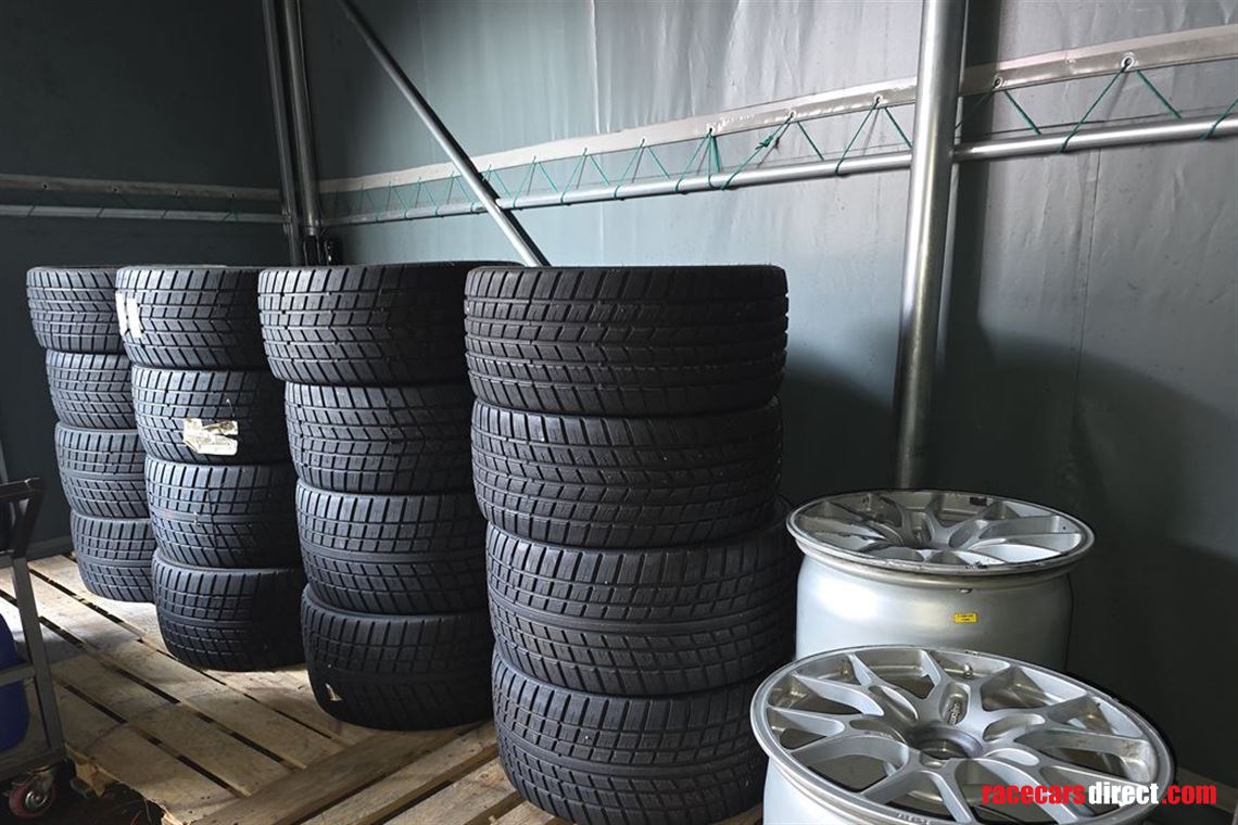 488-challenge-evo-new-pirelli-tire-dry-wet