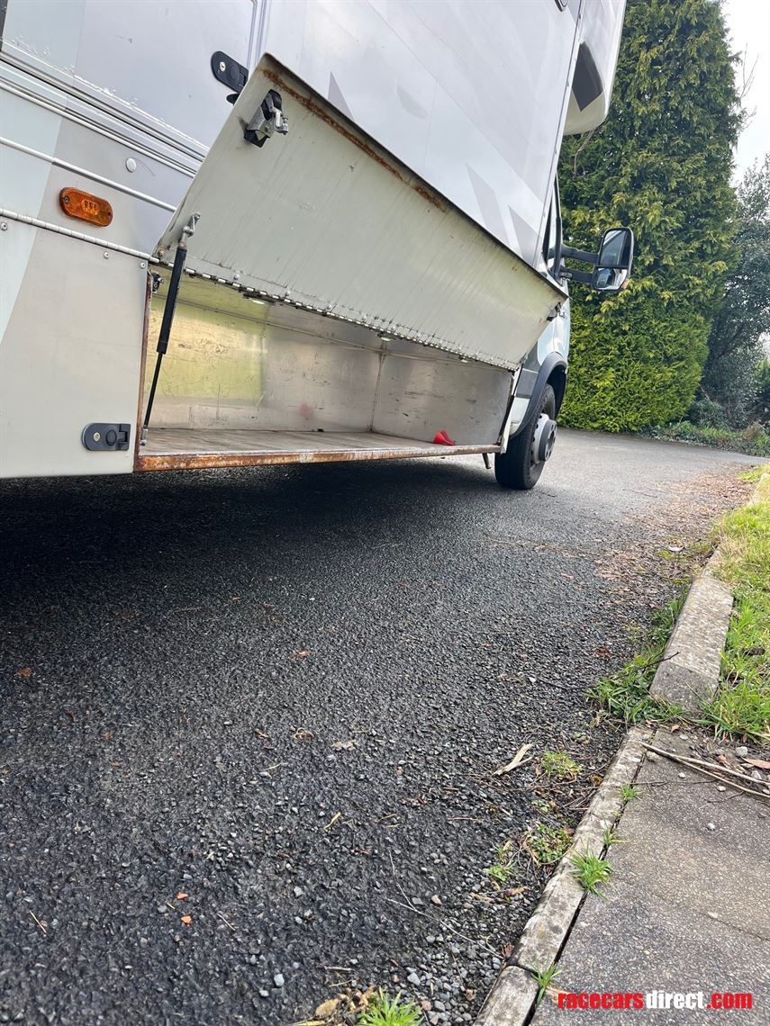 iveco-race-transporter-motorhome