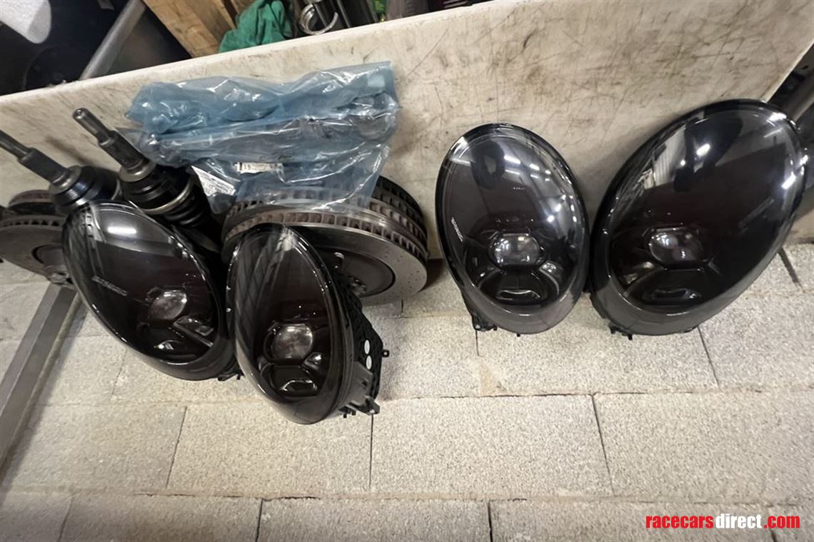 porsche-911-992-gt3-rs-2025-headlights