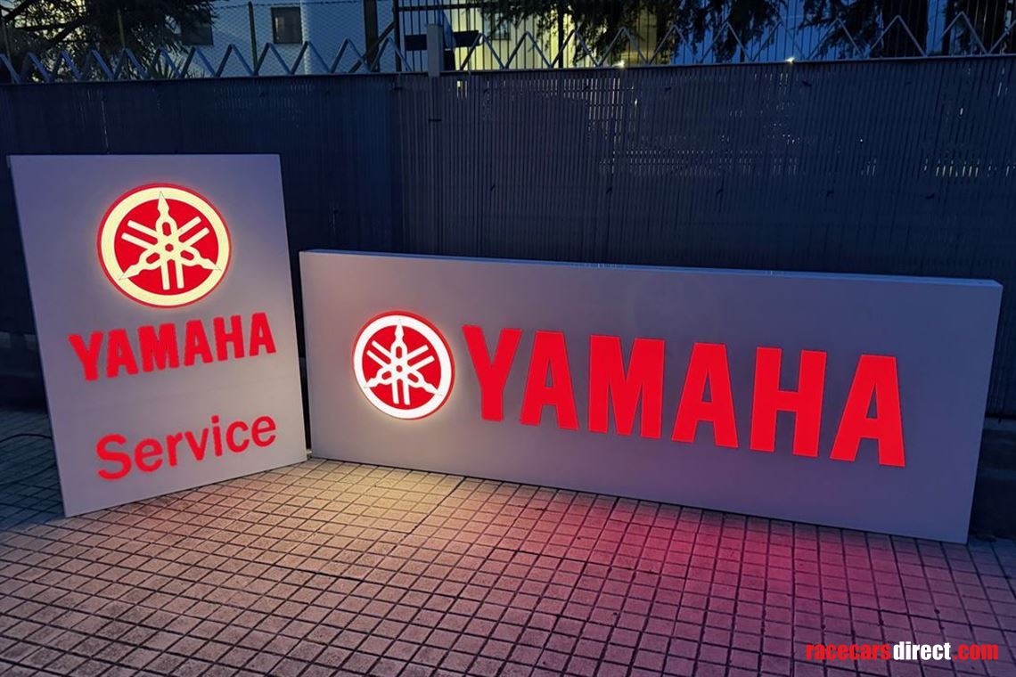 2-illuminated-yamaha-signs