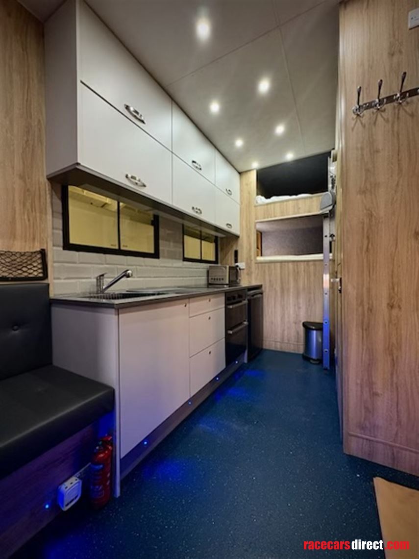 mercedes-axor-1825-race-truckmotorhome