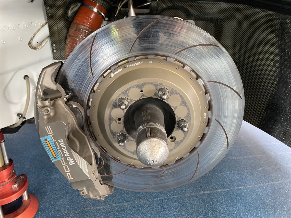 porsche-9912-gt3-r---brake-calipers