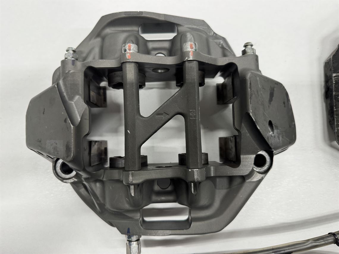 porsche-9912-gt3-r---brake-calipers