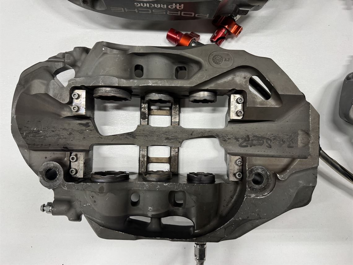 porsche-9912-gt3-r---brake-calipers