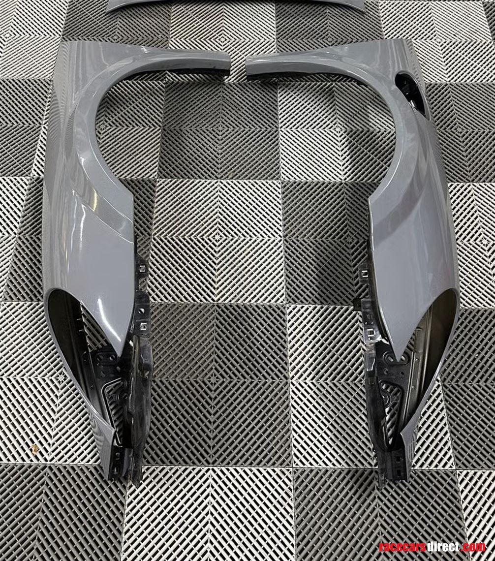 porsche-fiber-glass-fenders-for-997-rs-mk2