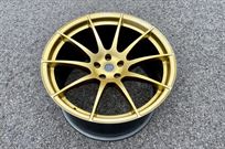 mclaren-p1-gold-front-rim