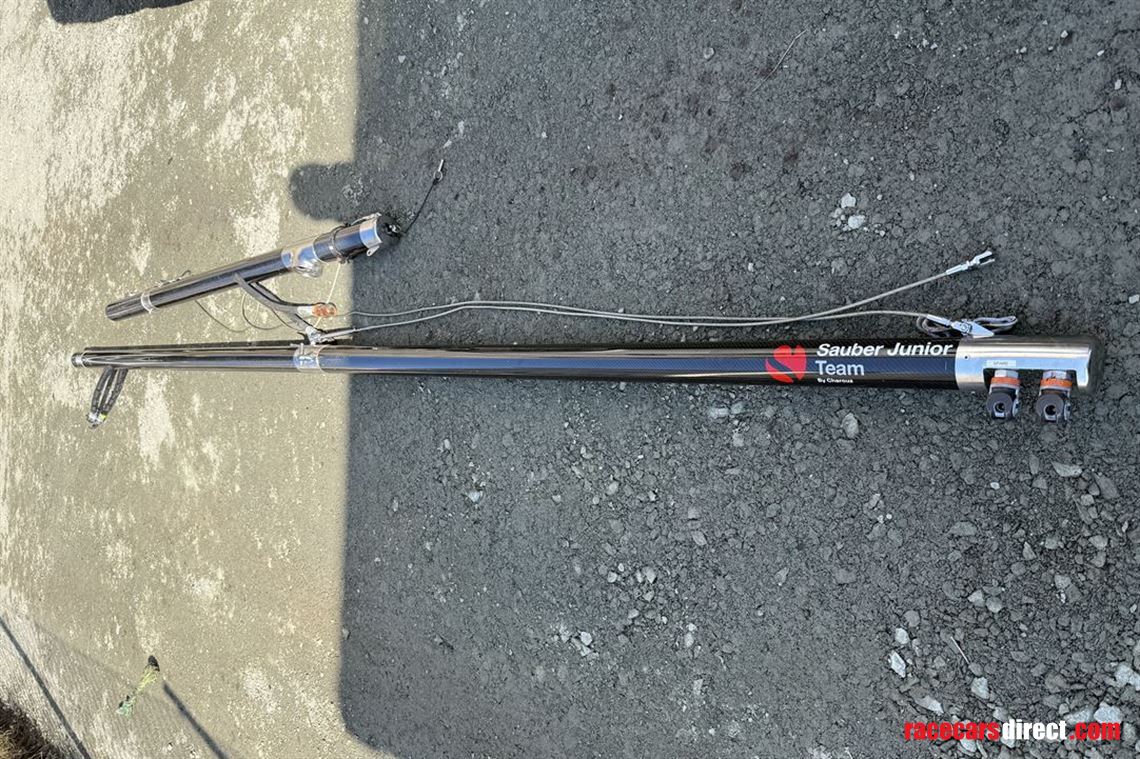 carbon-pit-lane-boom