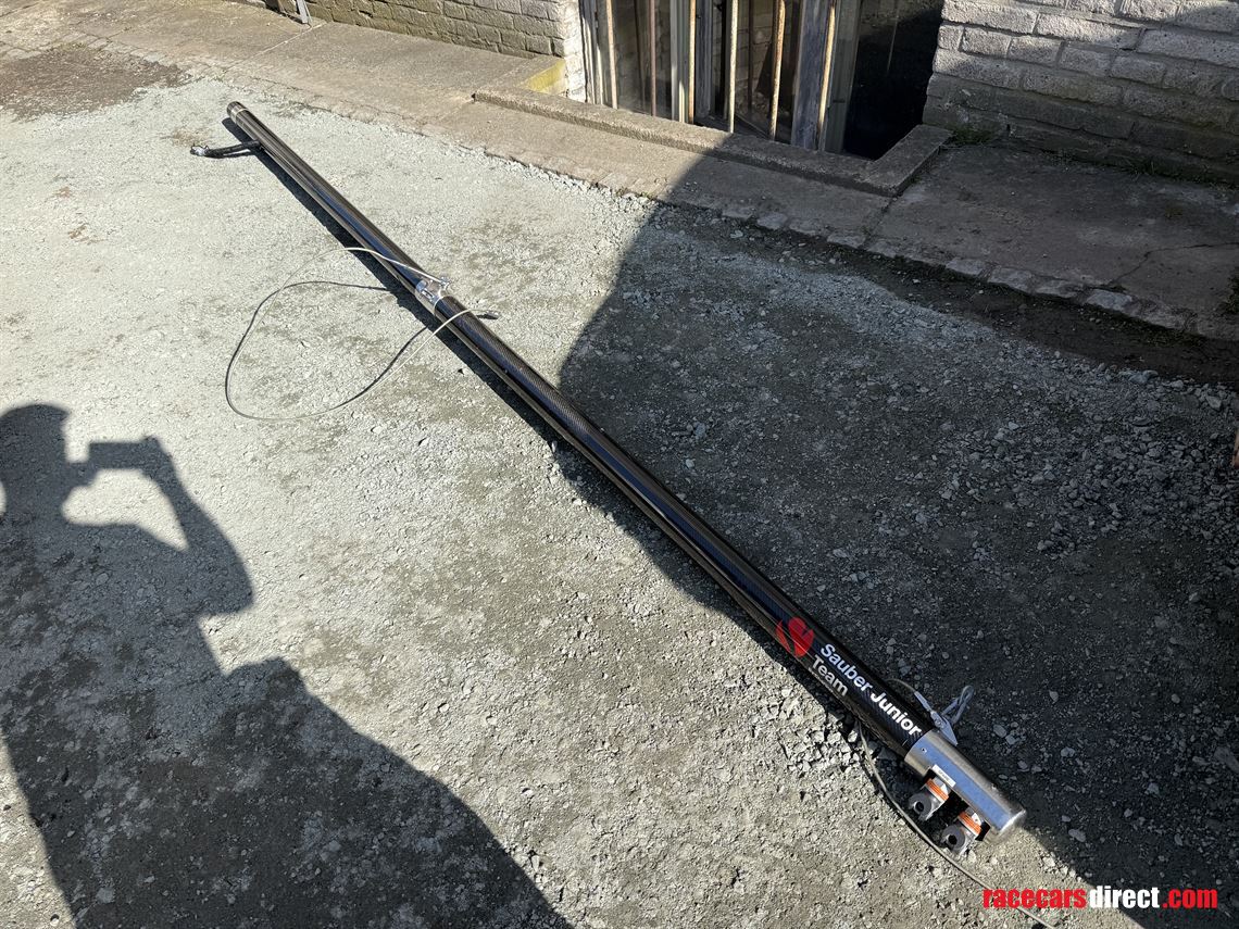 carbon-pit-lane-boom