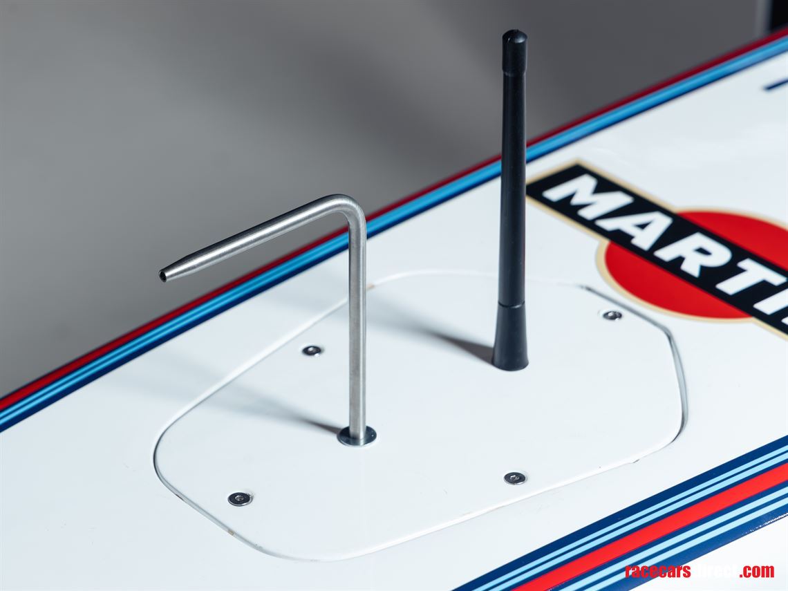 f1-full-scale-simulator-in-martini-livery