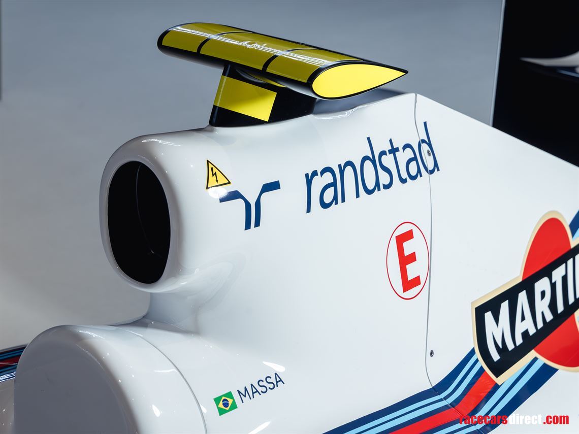 f1-full-scale-simulator-in-martini-livery