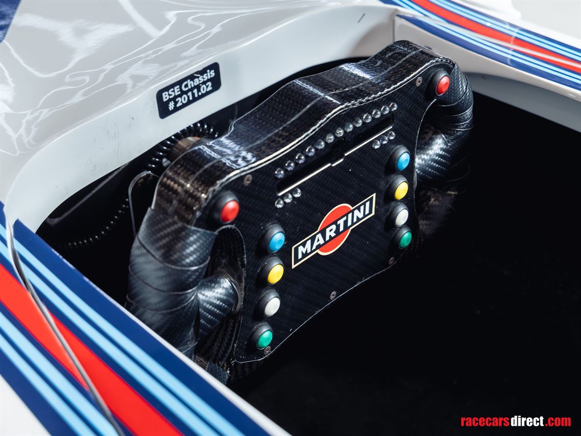 f1-full-scale-simulator-in-martini-livery