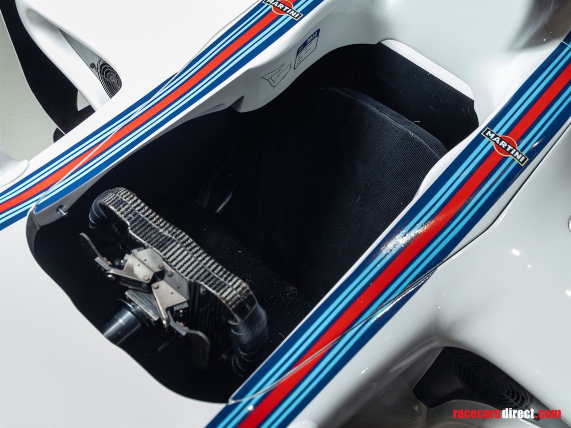 f1-full-scale-simulator-in-martini-livery
