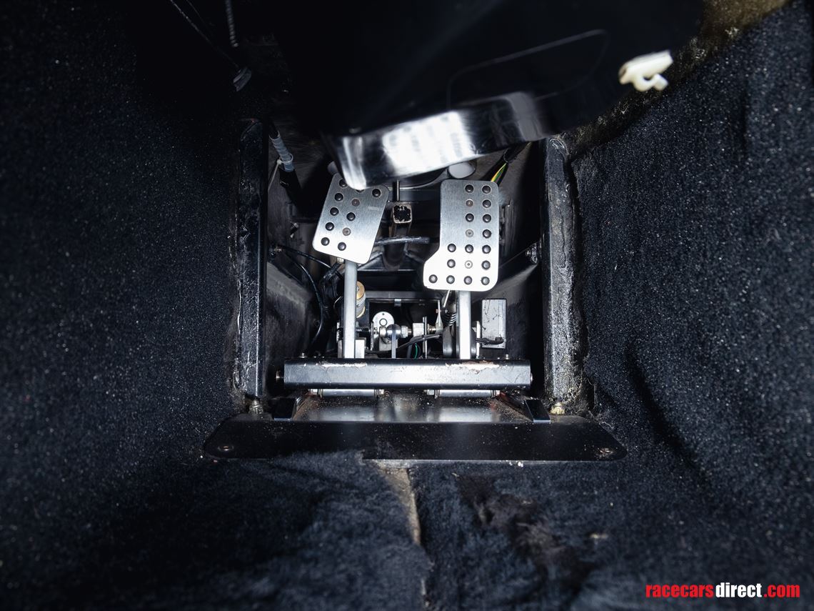 f1-full-scale-simulator-in-martini-livery