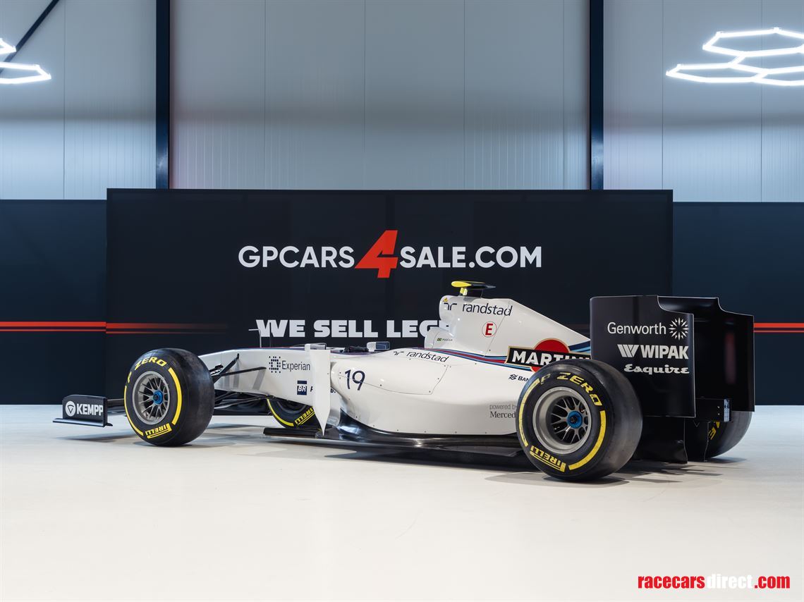 f1-full-scale-simulator-in-martini-livery