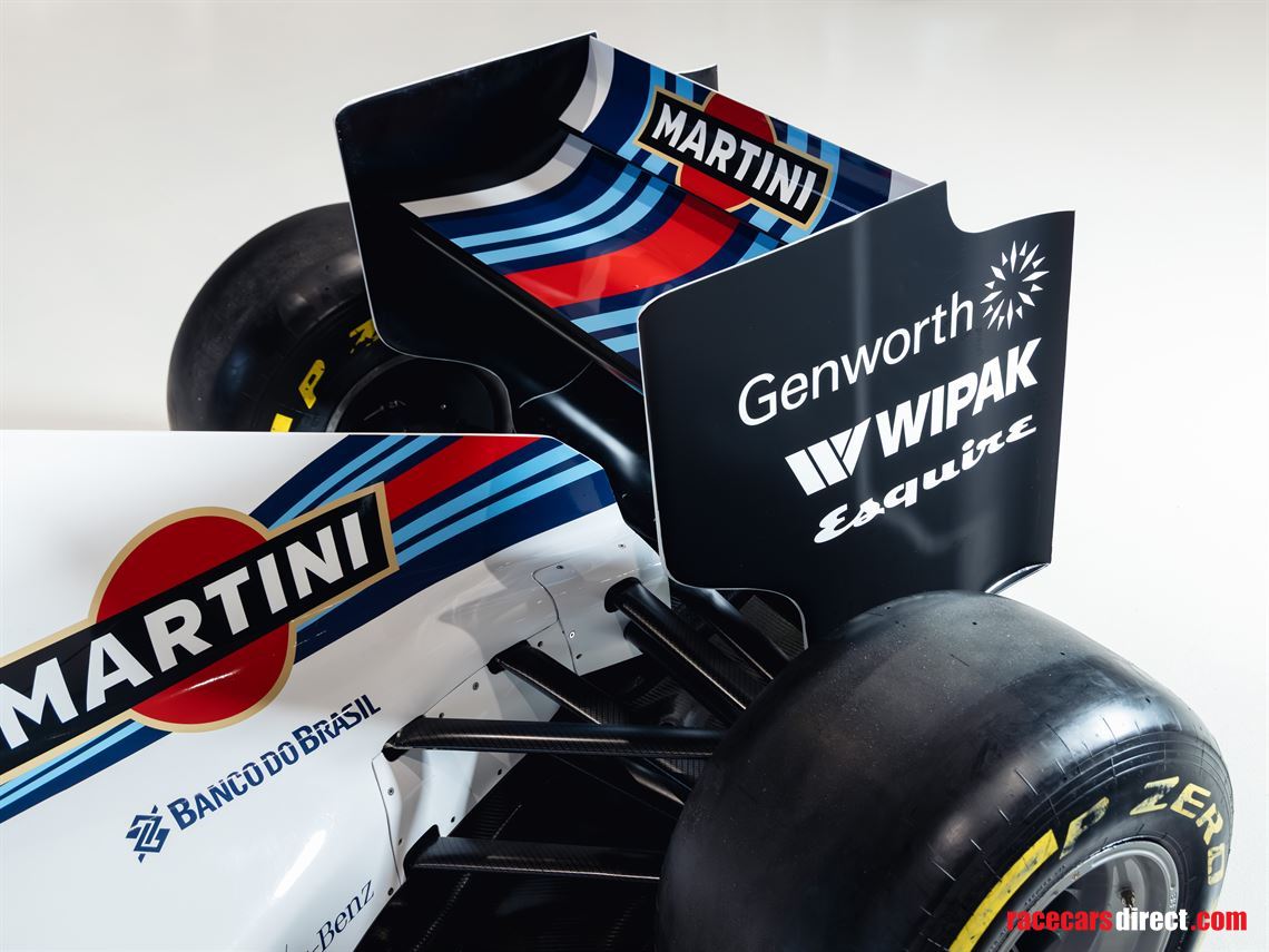 f1-full-scale-simulator-in-martini-livery