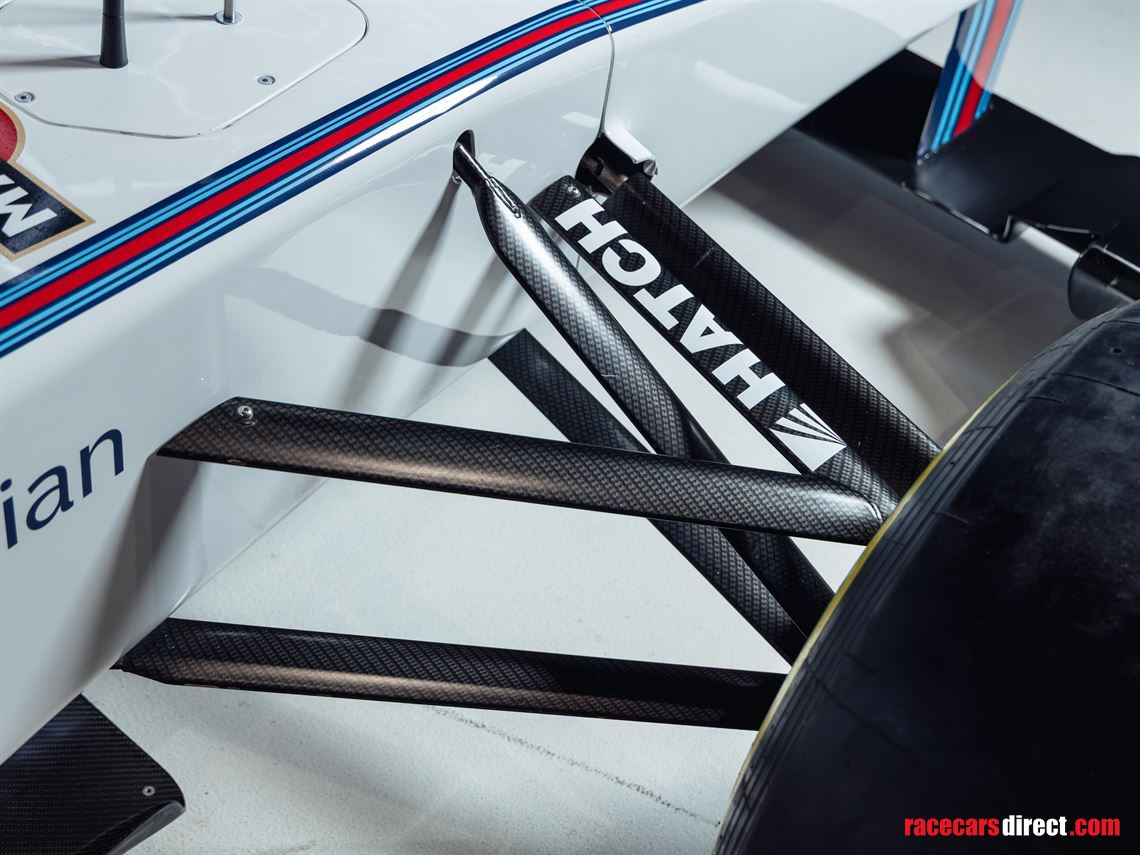 f1-full-scale-simulator-in-martini-livery