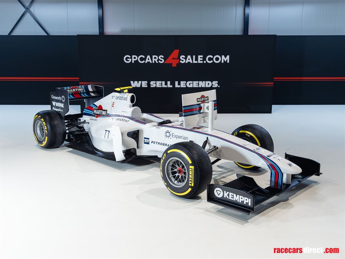 f1-full-scale-simulator-in-martini-livery