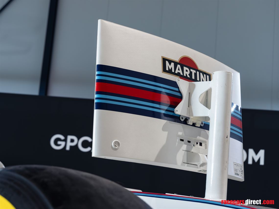 f1-full-scale-simulator-in-martini-livery