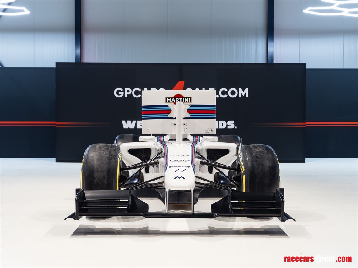 f1-full-scale-simulator-in-martini-livery