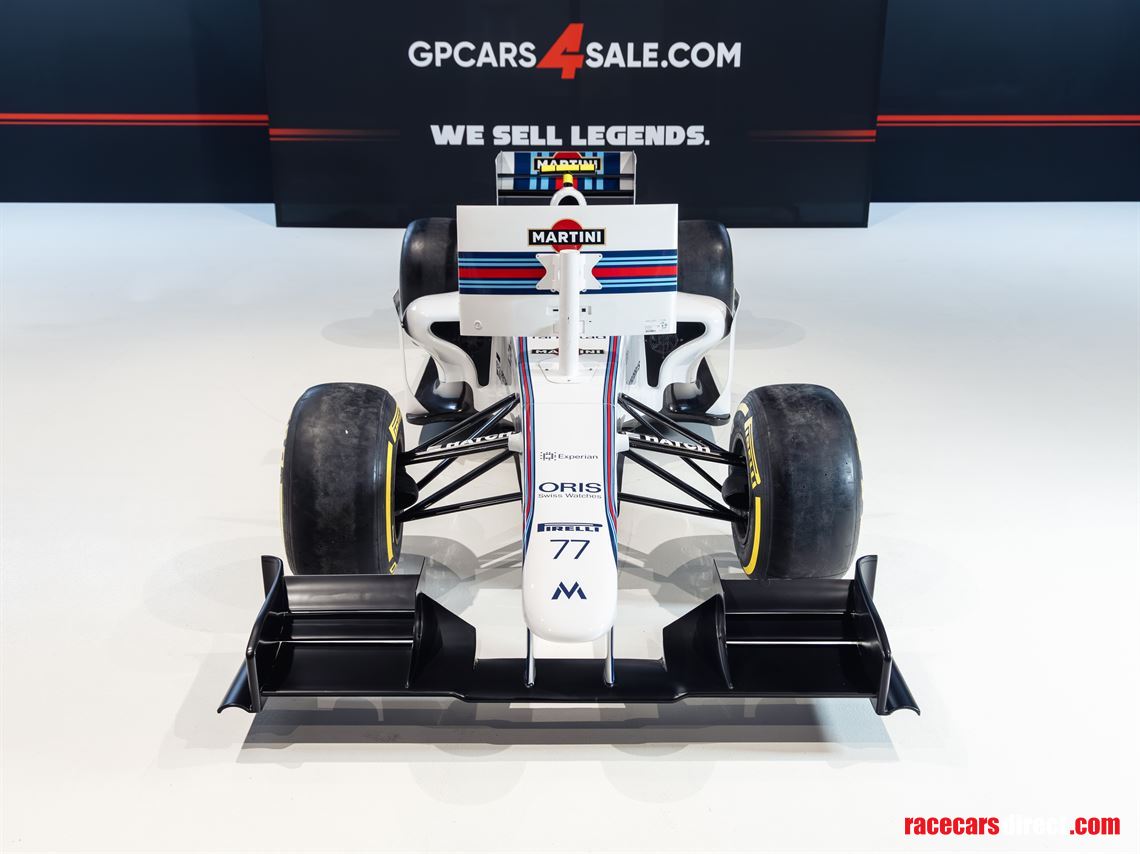 f1-full-scale-simulator-in-martini-livery