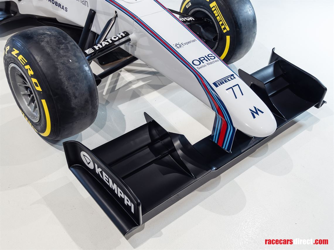 f1-full-scale-simulator-in-martini-livery
